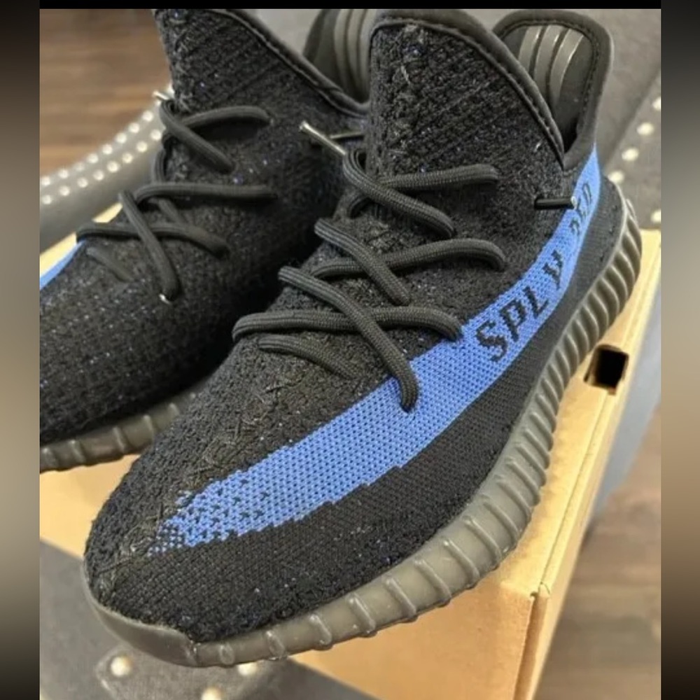 Yeezy dazzling blue size 7 men’s